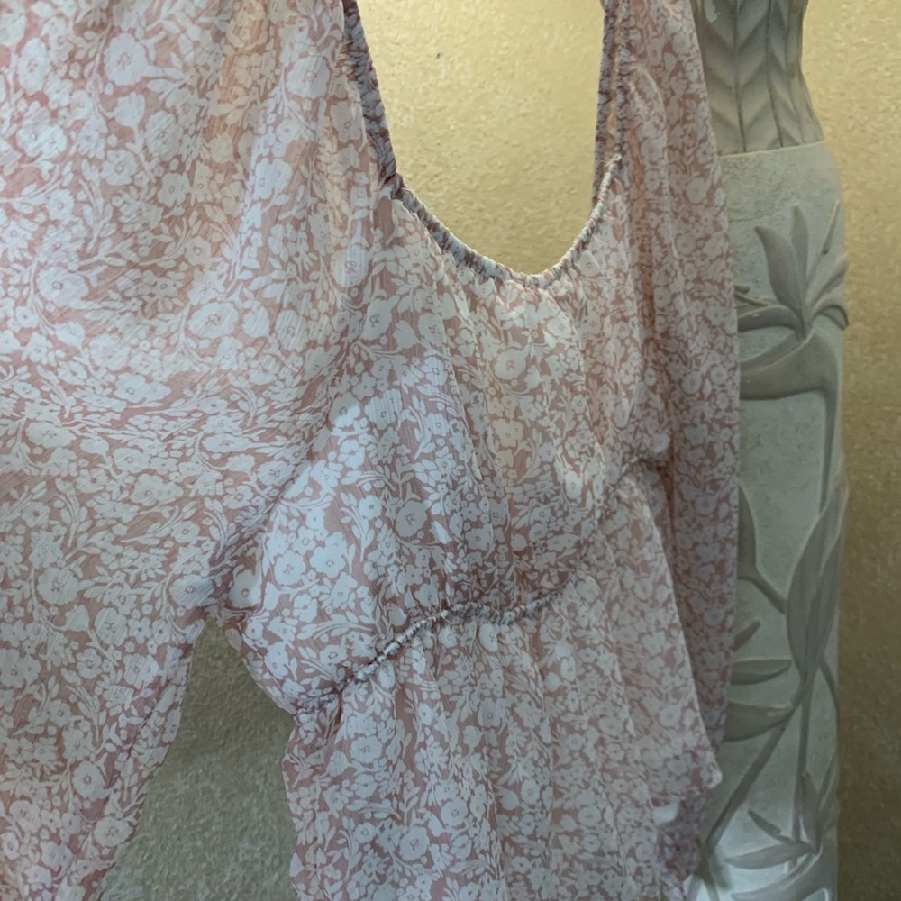 Beautiful top purchased at macys- size XL - if you wear a M this this fit runs s